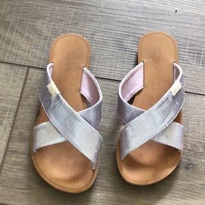 Nearly NEW TOM’s Sz 1 sandals Pink Glitter